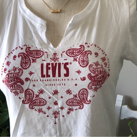 🌱Levis Classic White Tee - Picture 2 of 6
